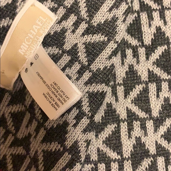 Michael Kors Scarf - Picture 1 of 4
